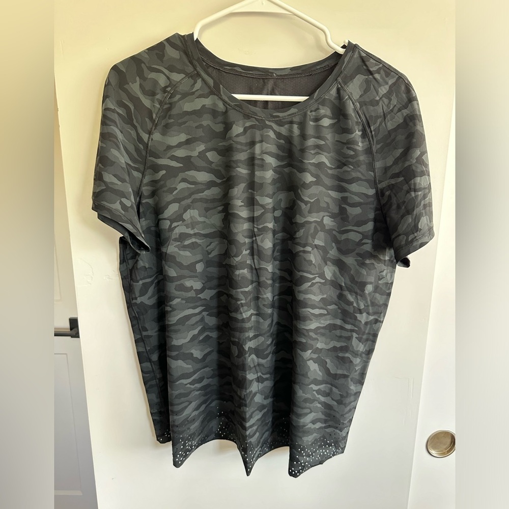 Lululemon Quick Pace Short Sleeve P2P 21” Size 10
